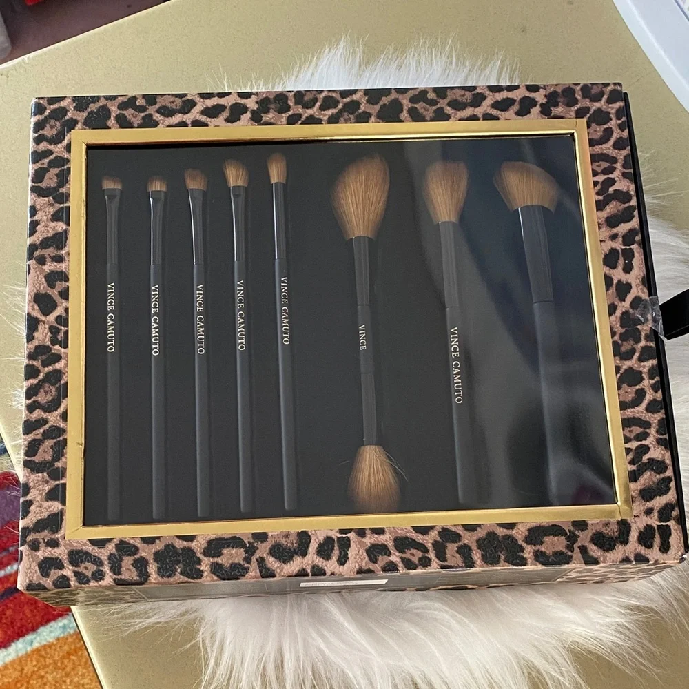 Vince Camuto Brush set new in box